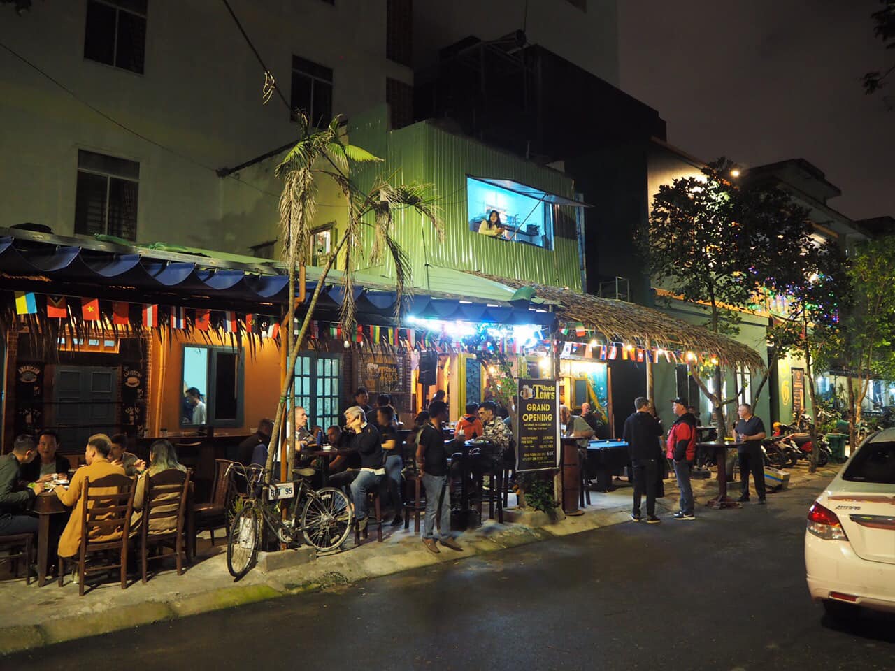 About Us Tom's Bar & Grill